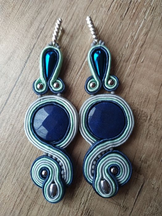 Kolczyki sutasz granatowe