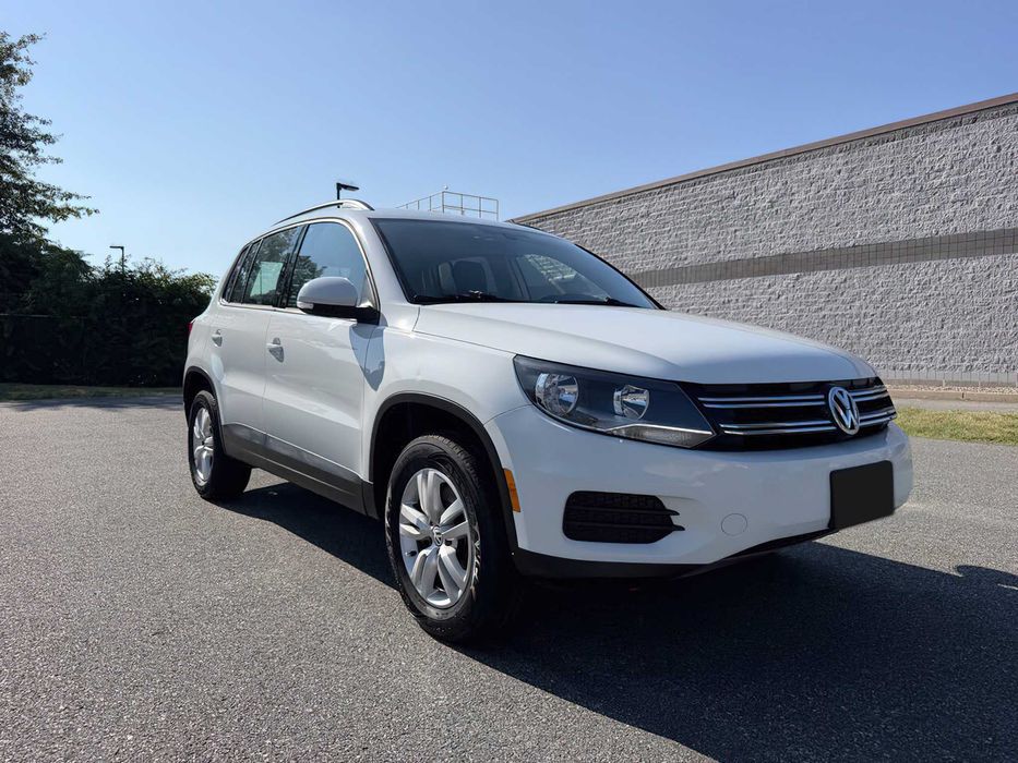Volkswagen Tiguan S      2016