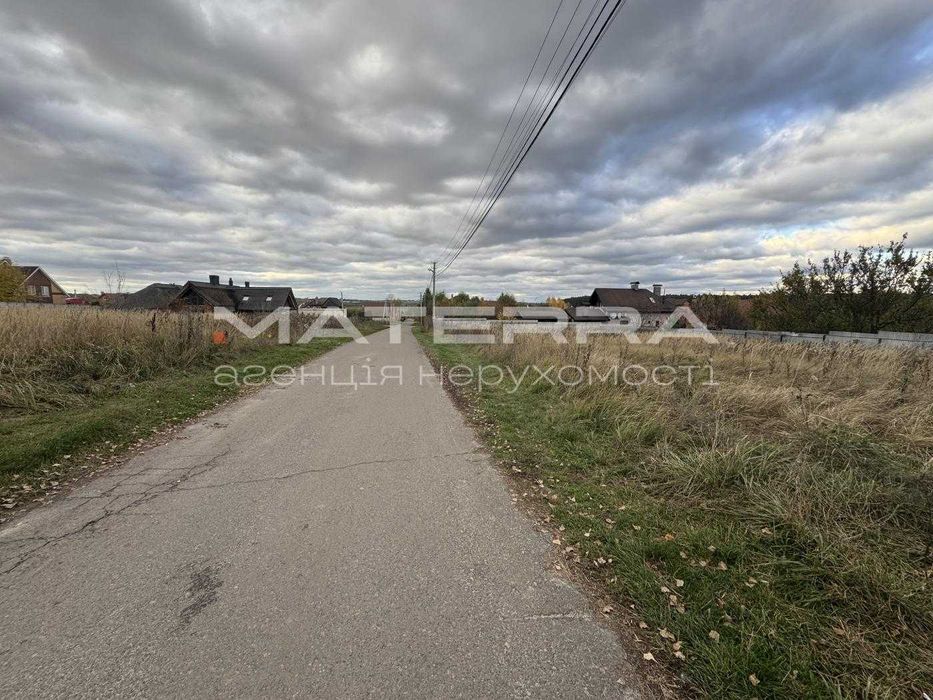 Бобриця продам ділянку 14,6 сот. Кутова, Асфальт, Комунікації!