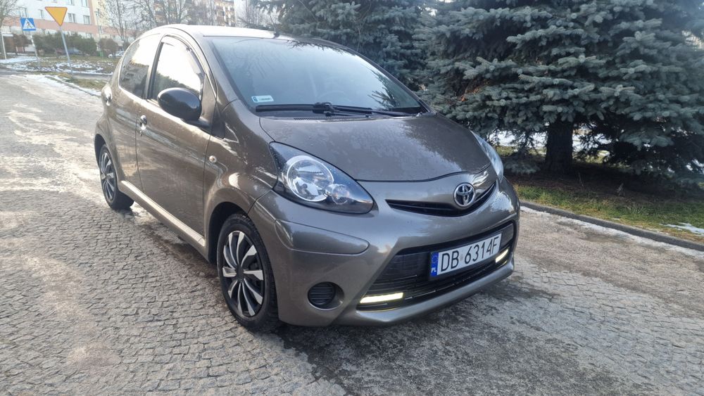 Toyota aygo 2013r lift 1.0 benzyna  204tys km 5d  wersja cinnamon