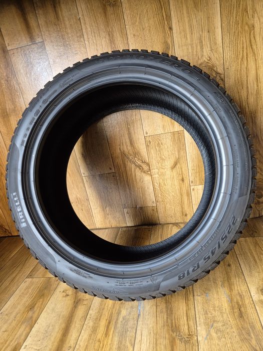 225/45/18 Pirelli para zima 7mm 2022r
