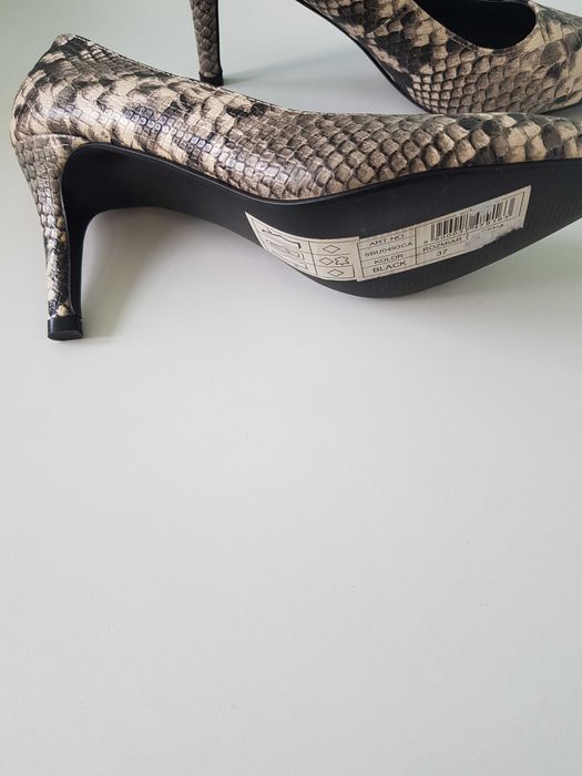 Nowe szpilki skóra węża 37 (23,5cm)