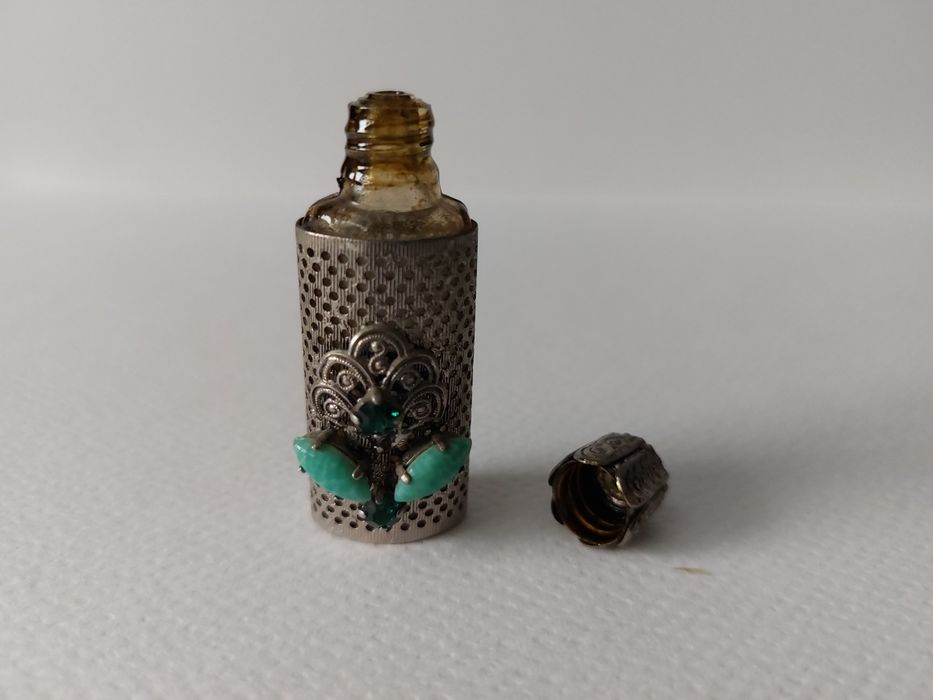 Buteleczka na perfumy retro