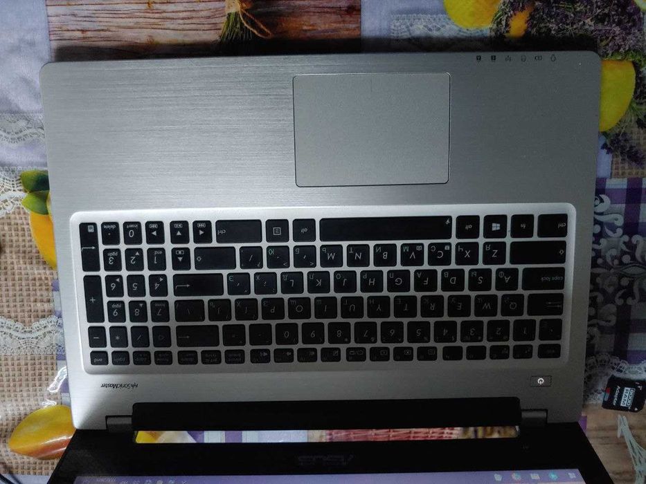 Ігровий ноутбук Asus vivobook IntelCore i3 12 gb Nvidia Geforce GT740m