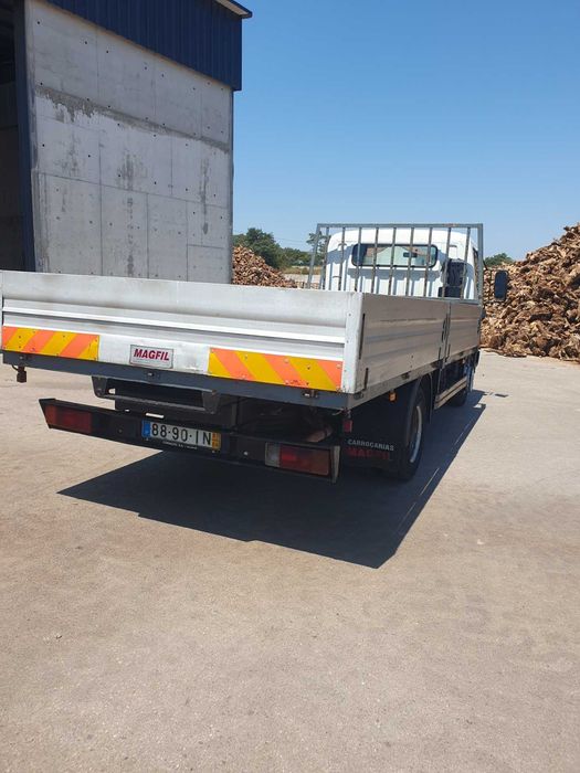 Mitsubishi Canter 649 (3908cc, pesada de mercadorias)