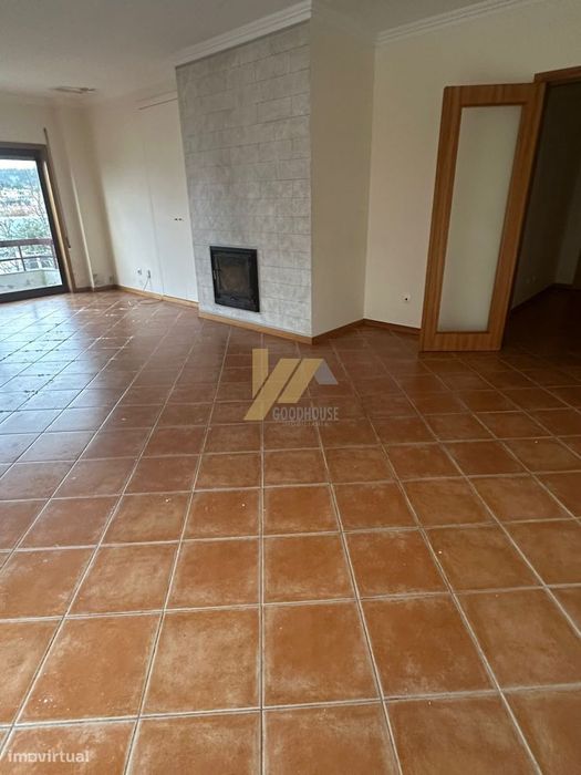 Apartamento T3 com boas áreas — Oliveira De Azeméis, Santiago De Riba-Ul, Ul, Macinhata Da Seixa E Madail, Aveiro