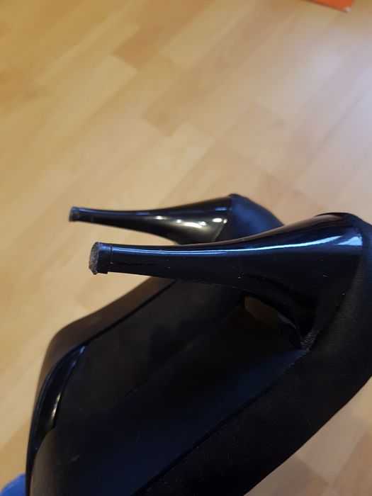 Czarne szpilki aksamit r.38