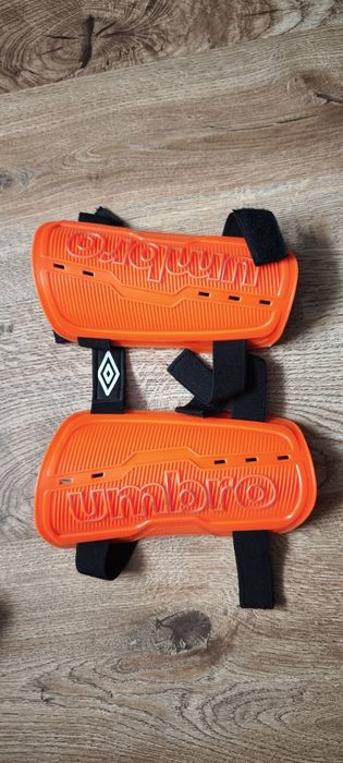 Щитки футбольні з захистом щиколотки UMBRO