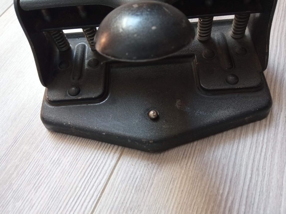 Stary dziurkacz do papieru metalowy Szwedzki  ESKILSTUNA Sweden,