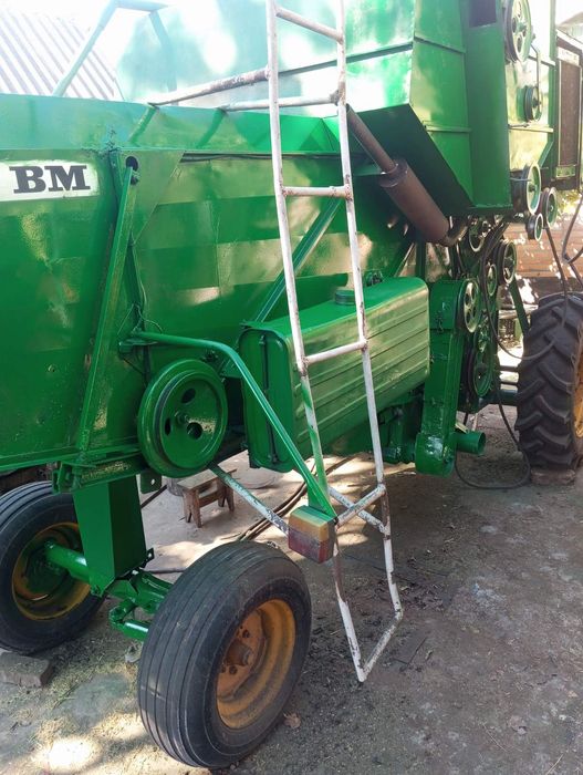 Комбаїн вольво 800