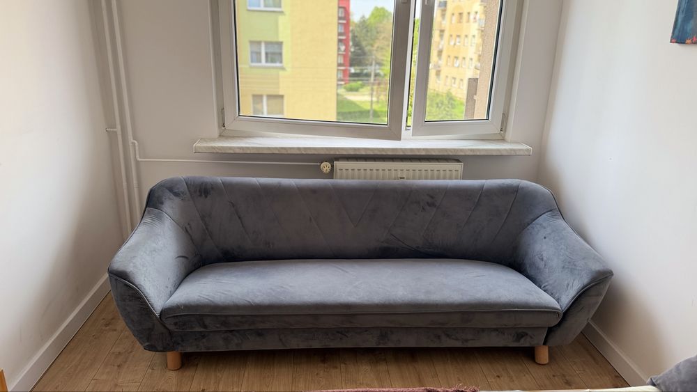 Sofa welurowa w kolorze szarym