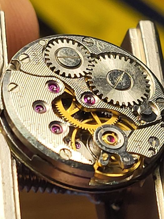 Naprawa zegarków, zegarów mechaniczny. Serwisy okresowe. Zegarmistrz.