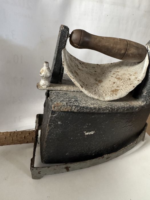 Ferro antigo a carvão