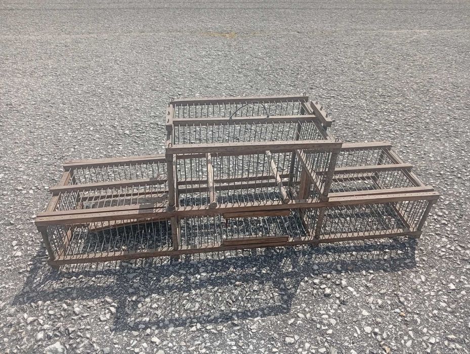 Vendo alçapão de madeira