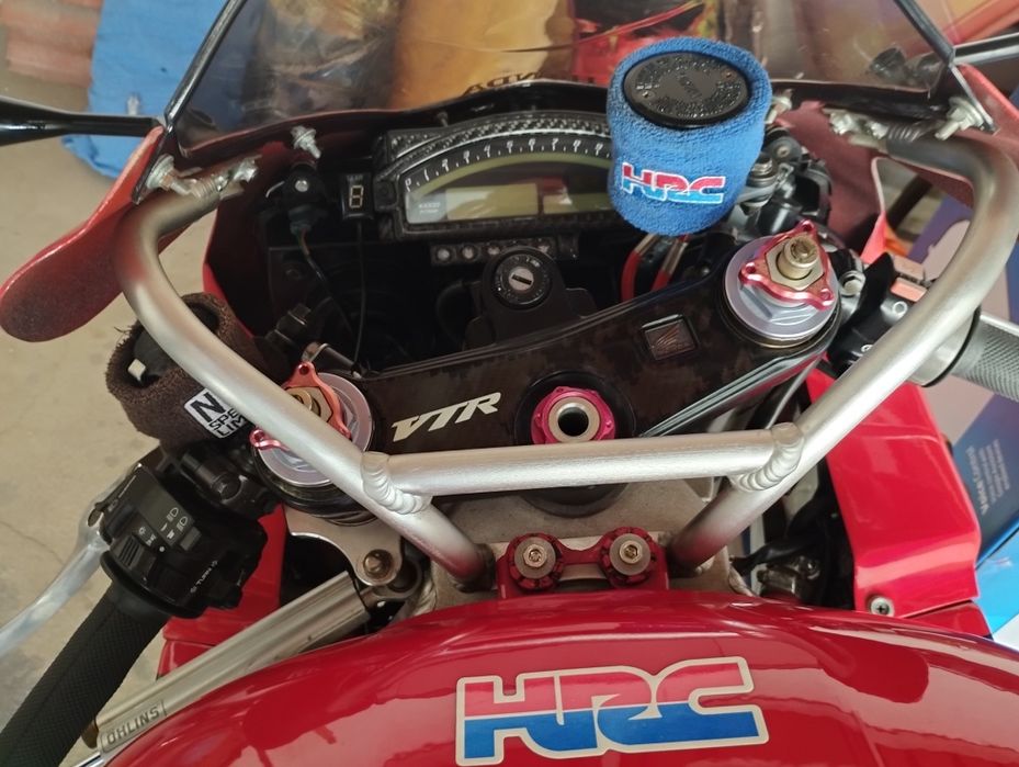 Honda VTR SP 1 ano 2000 com 44000km.