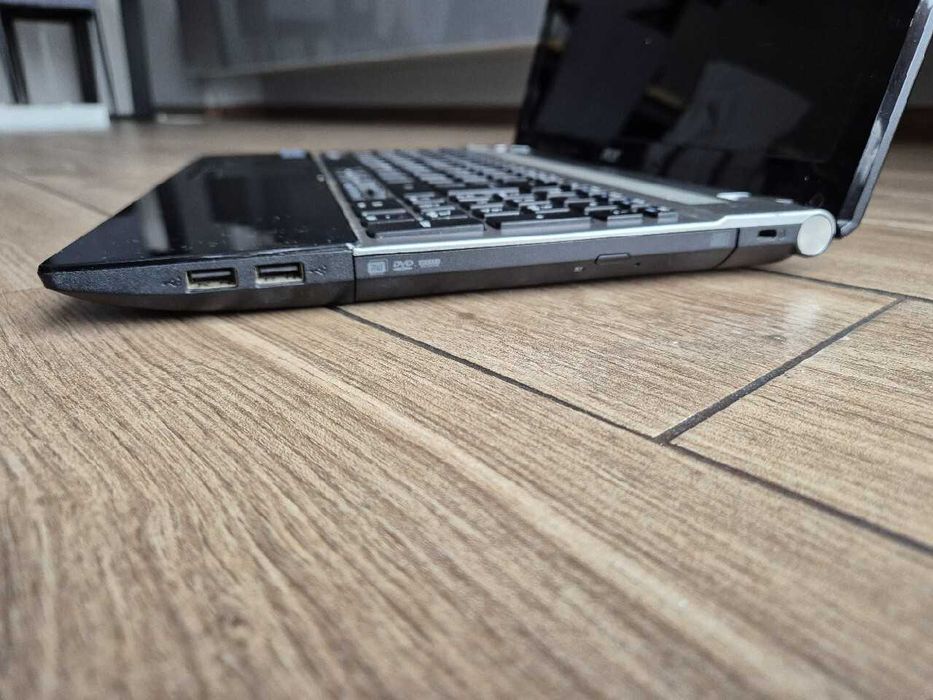 Laptop ACER V3 core I3