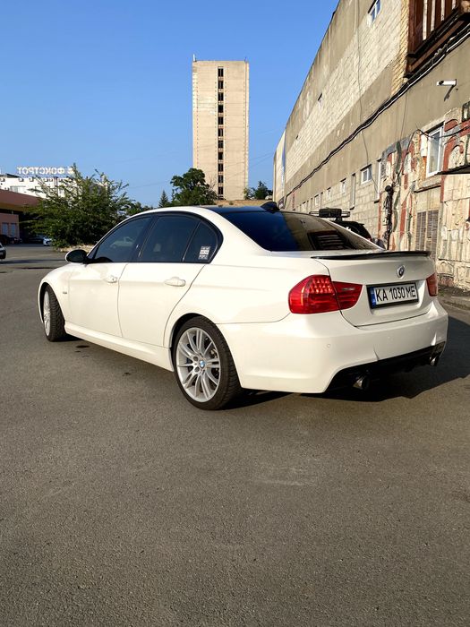 BMW E90 328xi 2010 3.0I