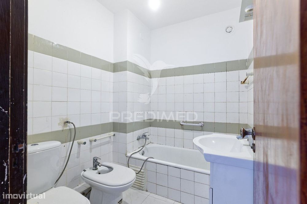 Apartamento T2 na Rua António Aleixo - Quinta do Rouxinol - Miratej...