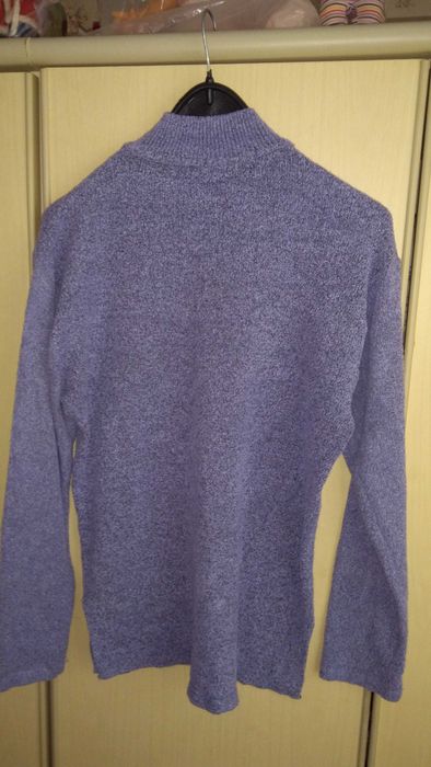 Свитер 50-52 р., состояние идеальное.