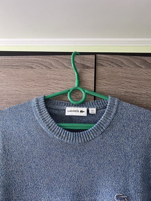 Светер Lacoste.