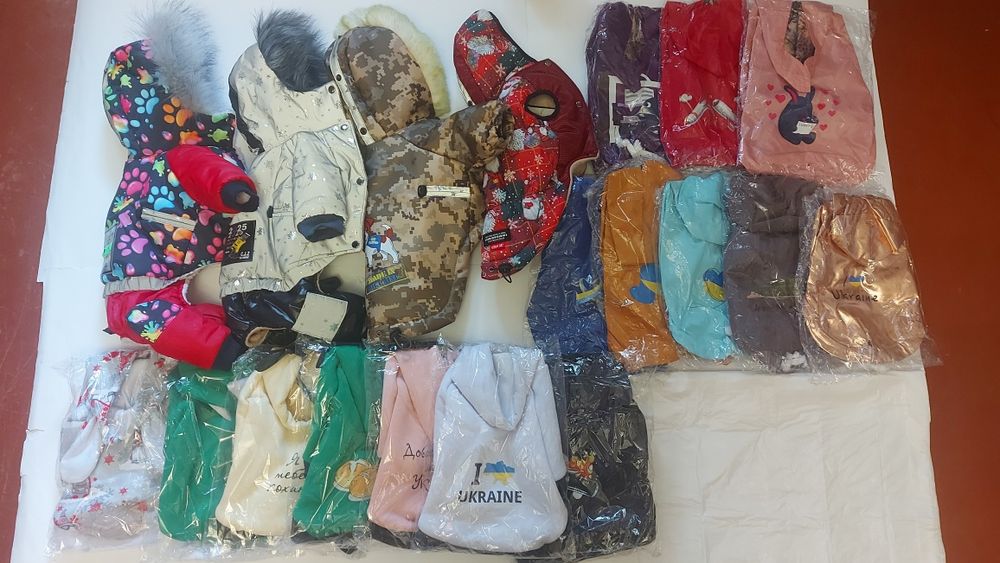 Толстовки та зимові куртки на собак маленьких та середніх порід