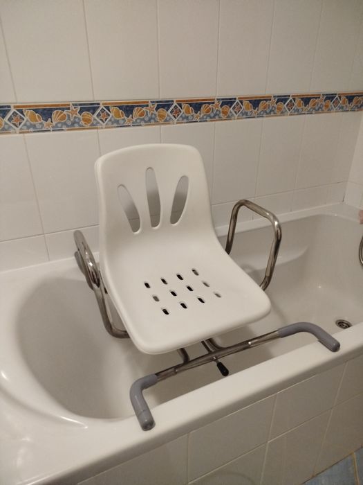 Cadeira de banho giratoria para banheira