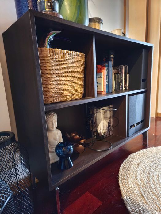 Estante com prateleiras IKEA