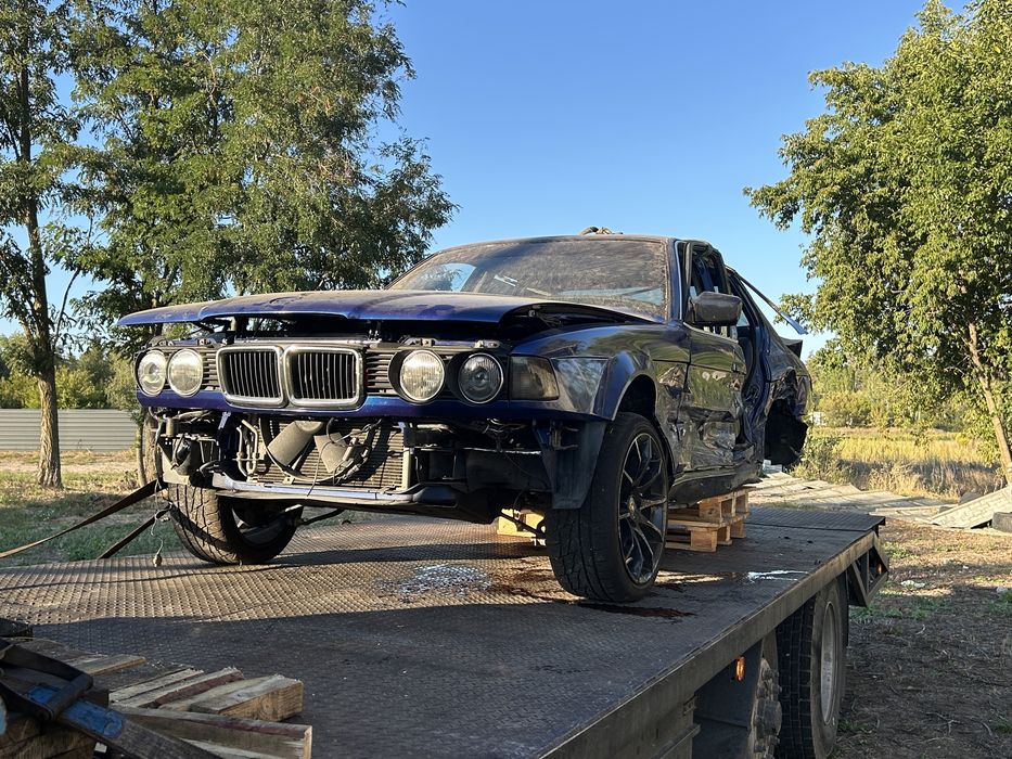 Прожам bmw  е32 на запчастини або відновелння