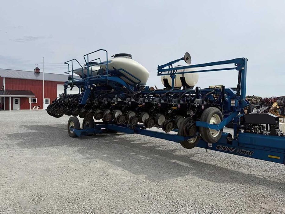 Kinze       3660 2010