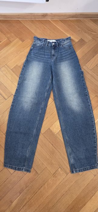 Spodnie damskie o kroju Baggy firmy Bershka roz. 32