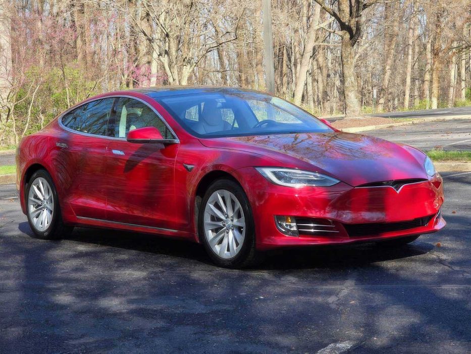 Tesla Model S      2018