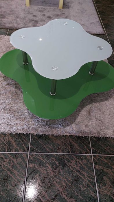 Mesa de apoio em vidro.