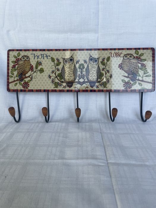 Wieszak ścienny z motywem sów