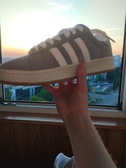 Adidas campus 00s жіночі кампуси сірий  колір.