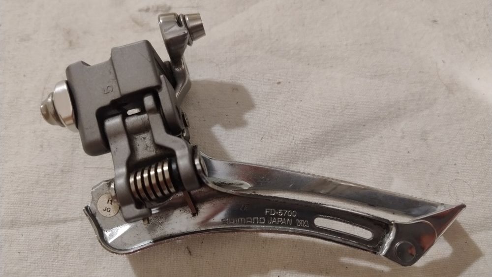 Desviador frontal Shimano 105 FD 5700 de 10v.