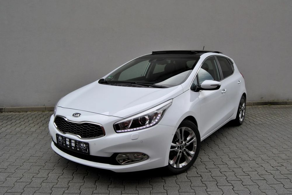 Kia Ceed Spirit 135PS LED Xenon Skóra Navi Asystenci Kamera Panorama alu 17''