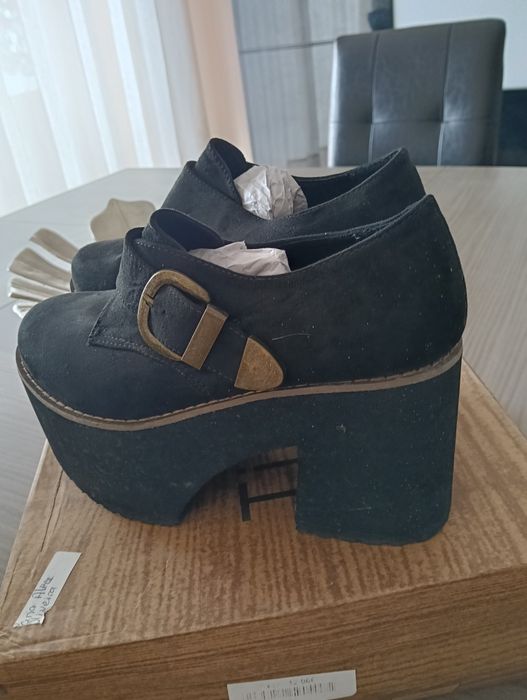 Sapatos salto alto