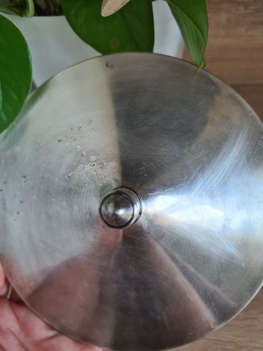 Metalowa pokrywka na cukiernicę bombonierę miskę PRL