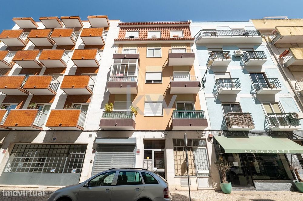 Loja com 2 Pisos e Loft no último piso - Rentabilidade  de 6 %- Rua 4