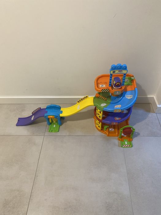 Wieza parkingowa vtech tut tut autka