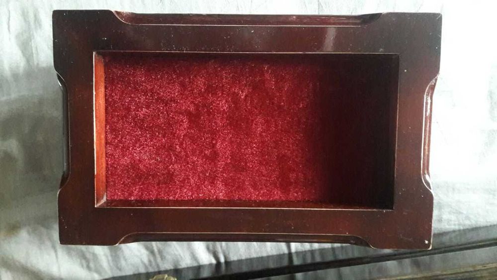Продам різблену нову шкатулку