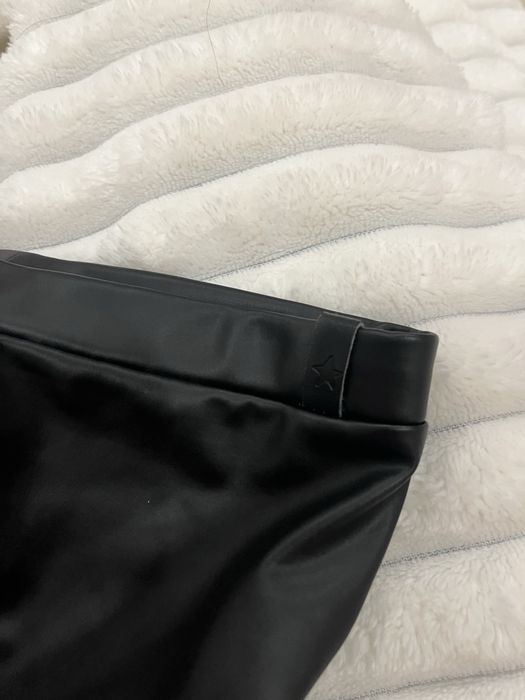 Calças pretas efeito vinil/plástico Zara Skiny | Tamanho 10 anos