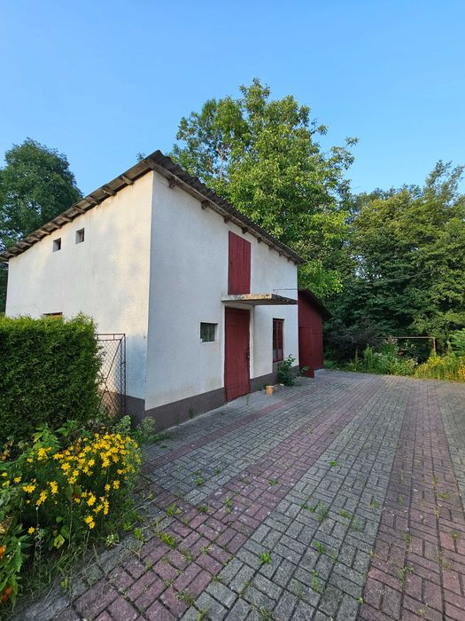 Sprzedam dom jednorodzinny blisko miasta w spokojnej, zielonej okolicy