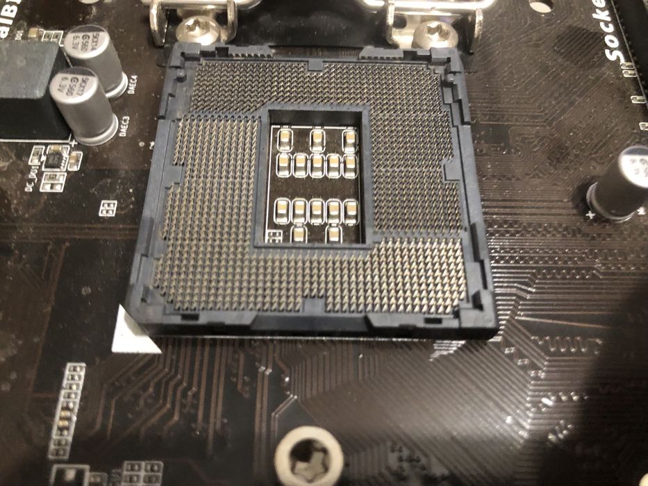 Материнська плата 1151 під відновленя, на деталі