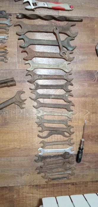 Ключі інструменти в чудовому стані є нові