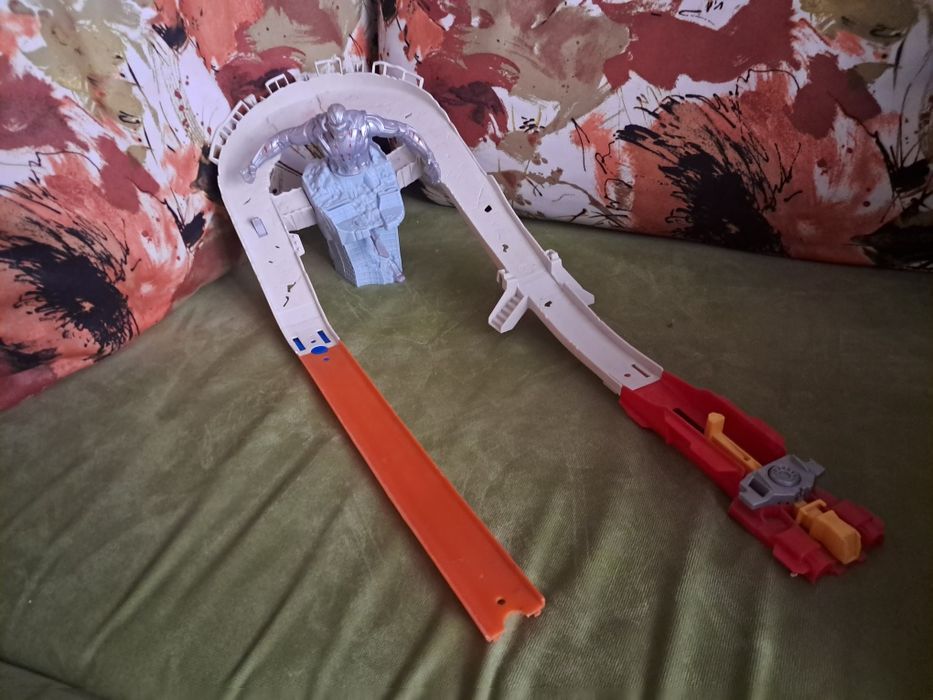 Трек Hot Wheels marvel Ера Альтрона