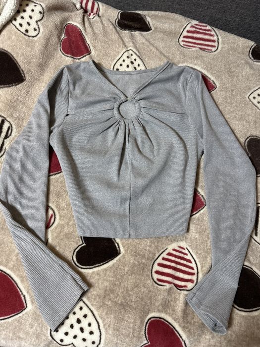 Сірий топ з довгим рукавом