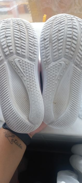 Ténis Nike número 27