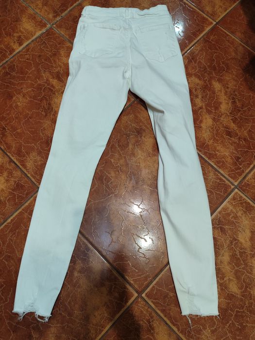 Spodnie rurki z przetarciami