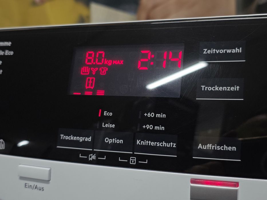 Сушильна машина AEG 9000 serie 2023 рік  A+++ сушіння пуховиків 8кг